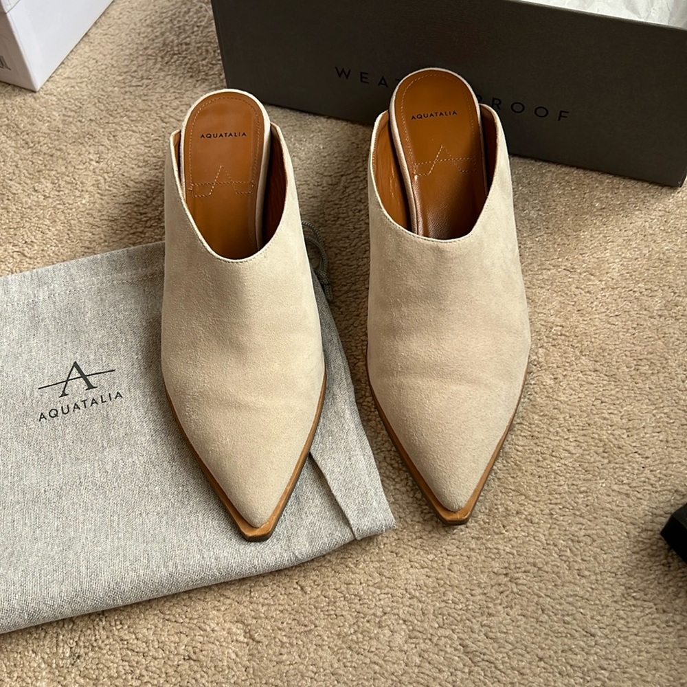 Aquatalia Pointed Kitten Heel